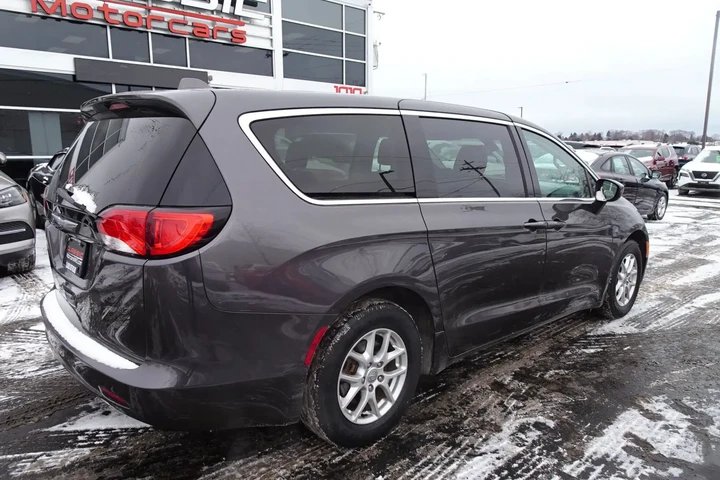 $13995 : 2017 PACIFICA image 10