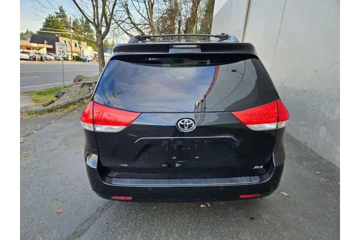 $7999 : 2011 Sienna XLE 8-Passenger image 4
