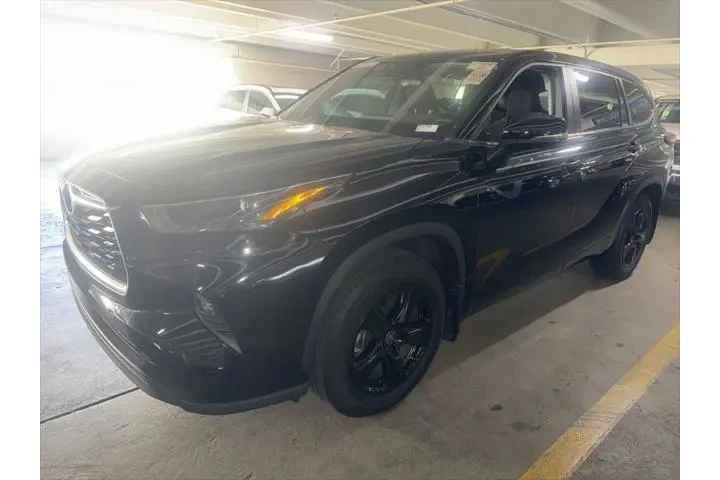 $34997 : Toyota Highlander 2023 AWD L image 1
