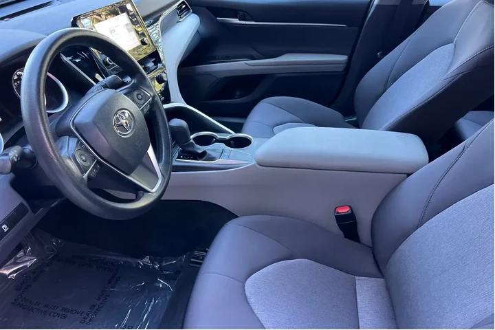 Toyota Camry 2023 LE 4dr Sed image 9