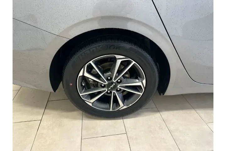 $17585 : Kia Forte 2023 LX 4dr Sedan image 8