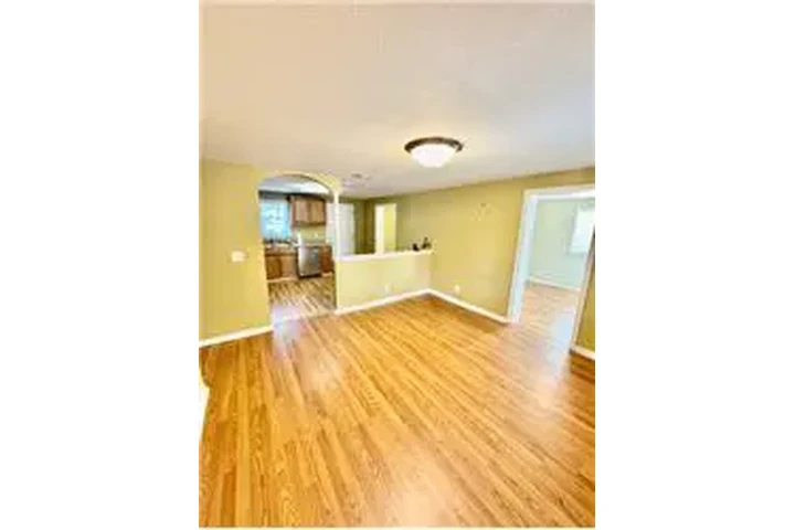 $1750 : Rental property with 3 bedro image 3