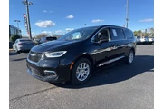$28950 : Chrysler Pacifica 2024 Touri thumbnail