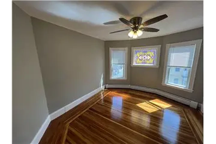 $4400 : Rental property with 3 bedro image 7