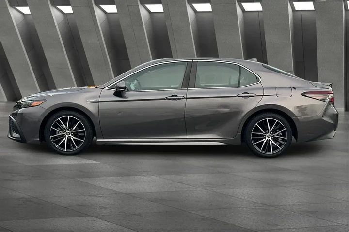 $24900 : Toyota Camry Hybrid 2021 SE image 8