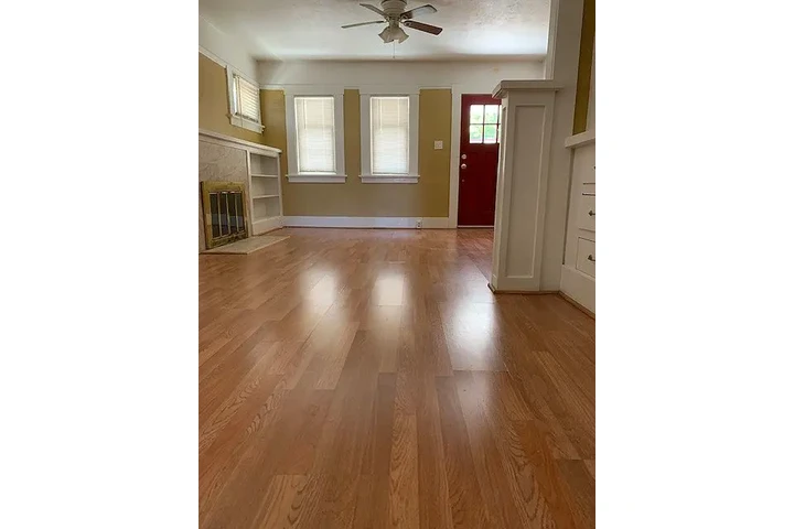$800 : Spacious bright and airy 2 bed image 2