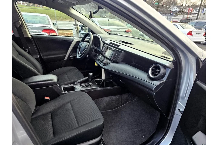 $15900 : 2016 RAV4 LE AWD image 7