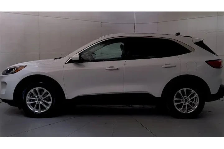 2015 Escape SE 4WD image 1