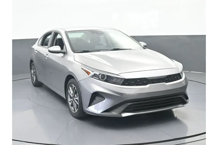 $16917 : Kia Forte 2022 FE 4dr Sedan image 9