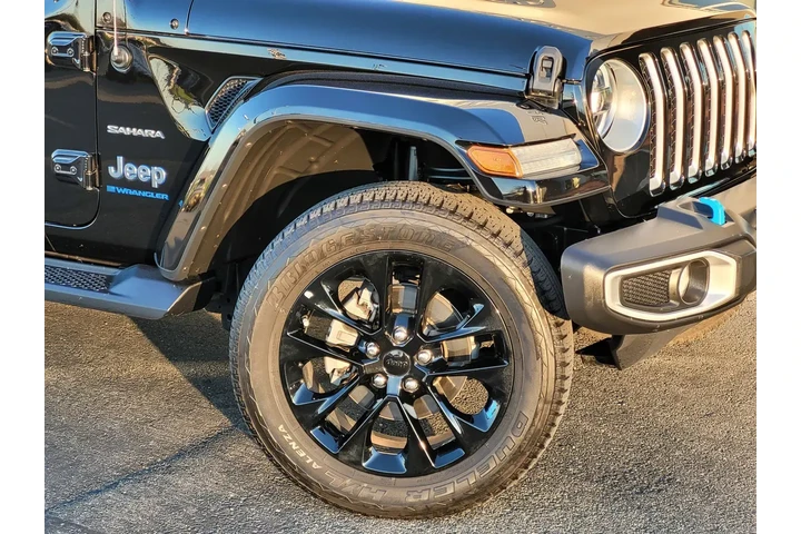 $30824 : Jeep Wrangler 2023 4x4 High image 9