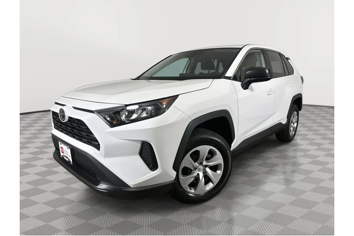 $30000 : Gold Certified 2022 RAV4 LE image 1