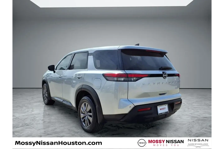 $24095 : Nissan Pathfinder 2023 S 4dr image 5