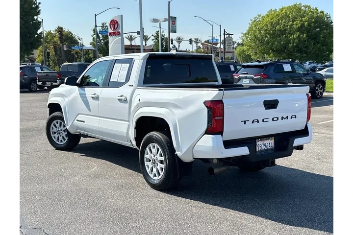 $32250 : Toyota Tacoma 2024 4x2 SR5 4 image 7