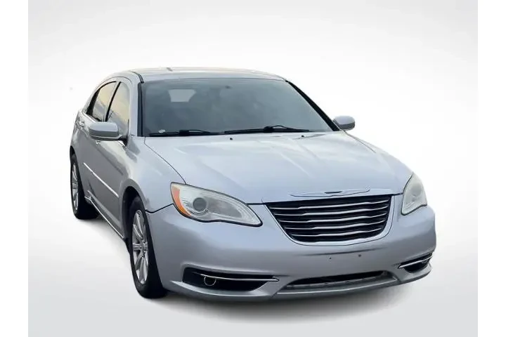 $2900 : Chrysler 200 2012 Touring 4d image 3