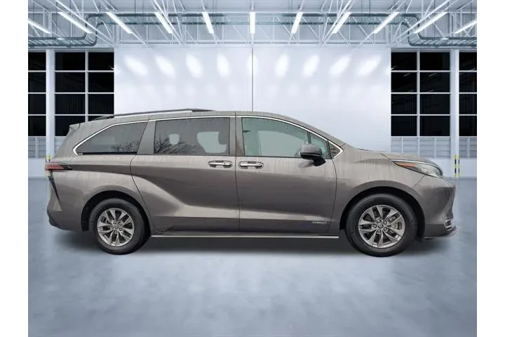 $33499 : Toyota Sienna 2021 XLE 7-Pas image 3