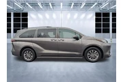 $33499 : Toyota Sienna 2021 XLE 7-Pas thumbnail