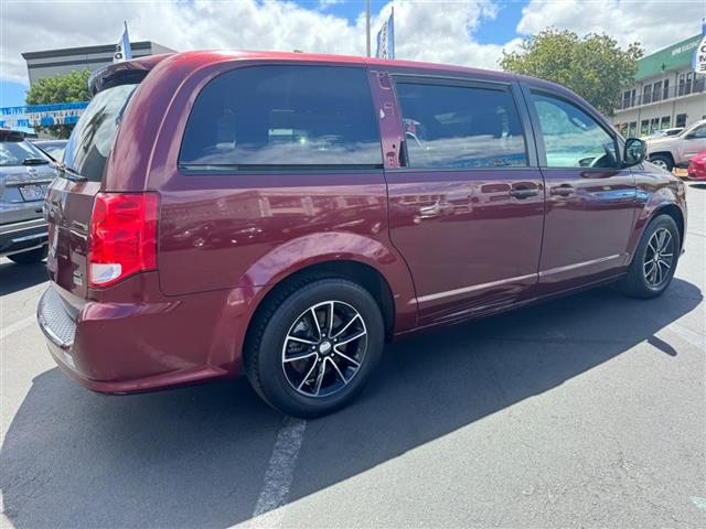 $17995 : 2018 Grand Caravan image 5