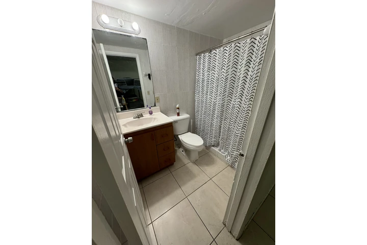 $750 : Hab.para varón de 3 personas image 9