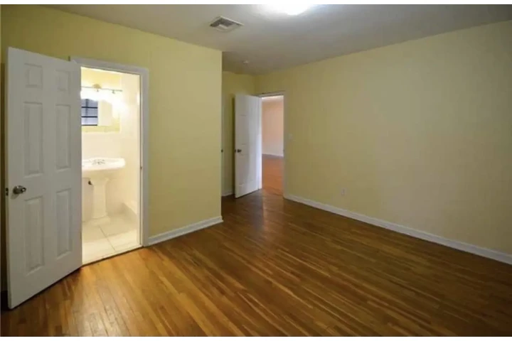 $1200 : Hermosa casa de 3 habitaciones image 1