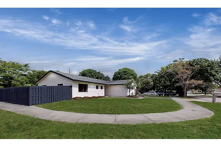 $2000 : HOUSE FOR RENT IN MAIMI FL image 1