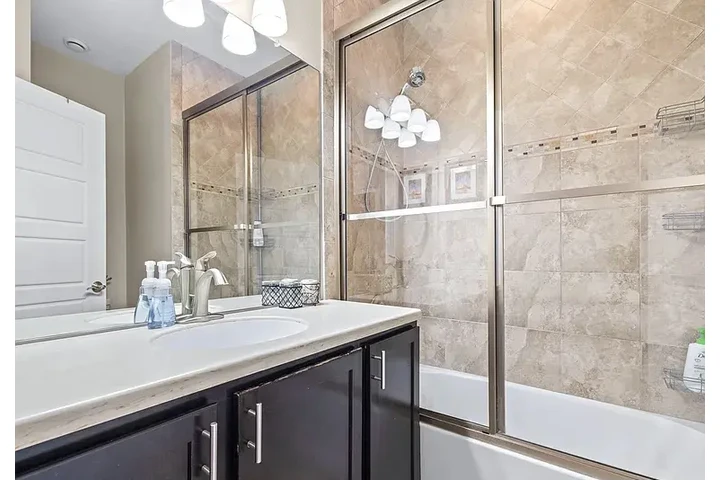 $2150 : HOUSE RENT IN TAMPA FLORIDA ! image 3