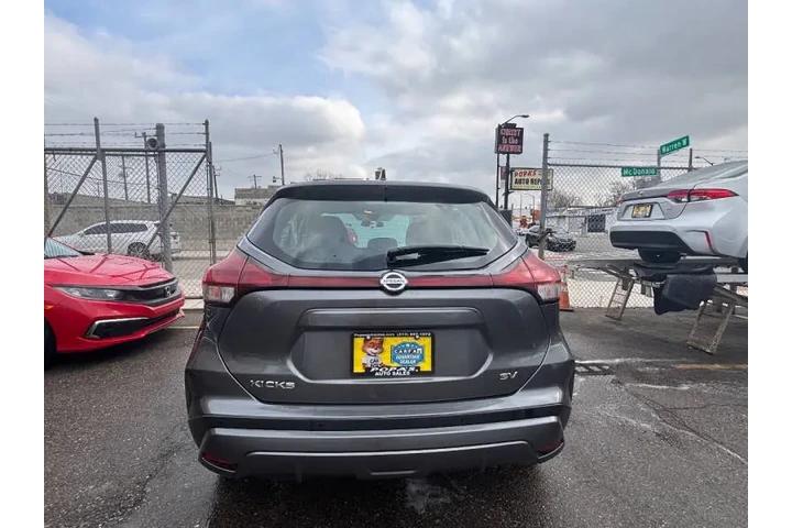 2021 Kicks SV image 7