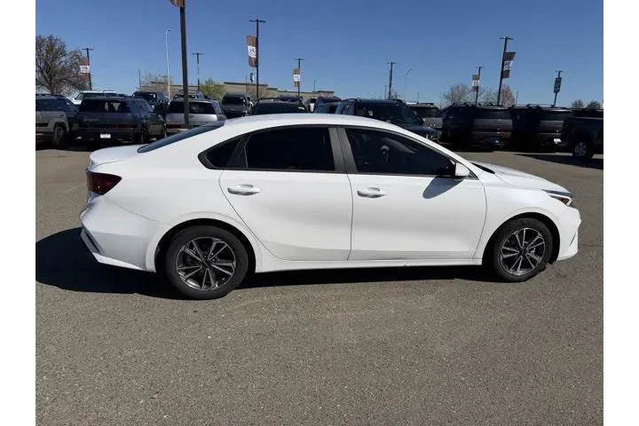 $18991 : Kia Forte 2023 LXS 4dr Sedan image 8