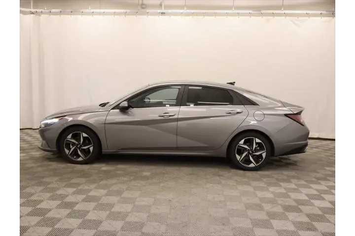 $19746 : Hyundai ELANTRA Hybrid 2022 image 2