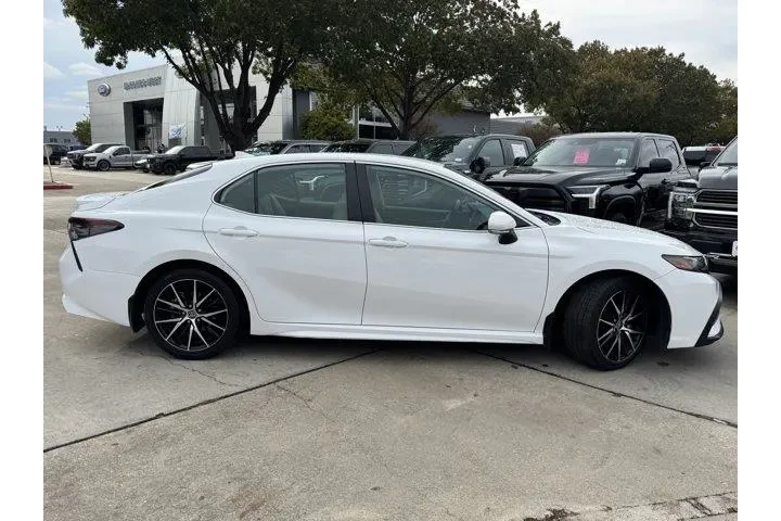 $28249 : Toyota Camry Hybrid 2024 SE image 4