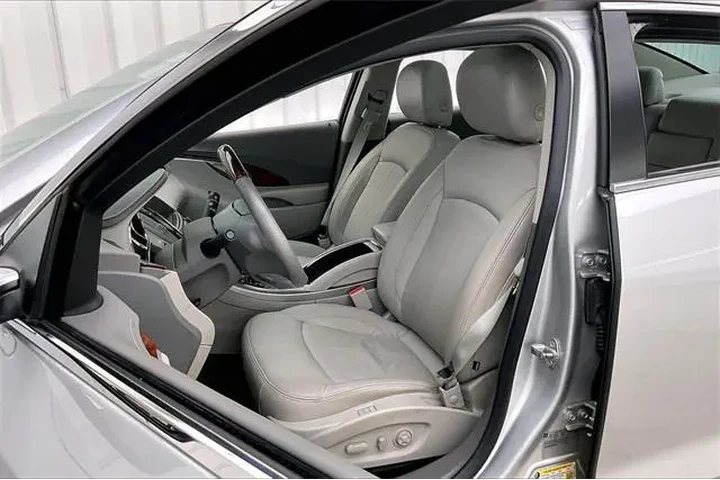 $12990 : Buick LaCrosse 2012 Premium image 8