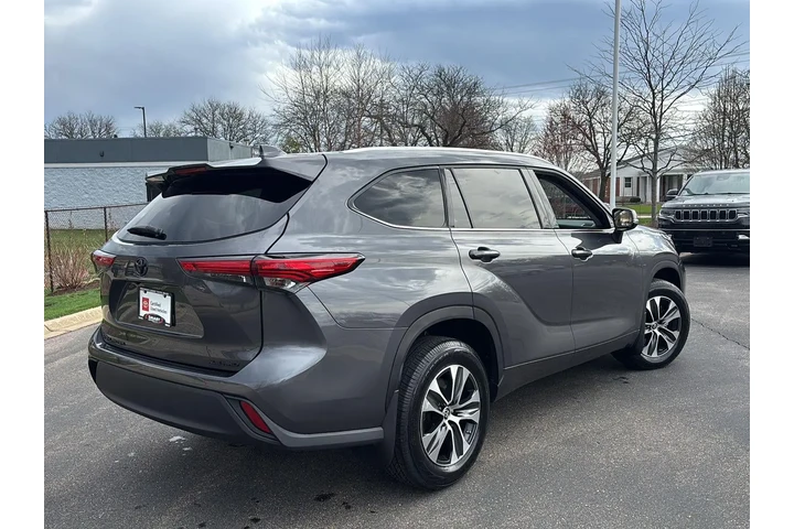 $31992 : 2021 Highlander XLE image 10