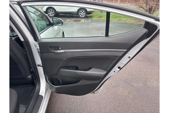 $13000 : Hyundai ELANTRA 2018 Value E image 9