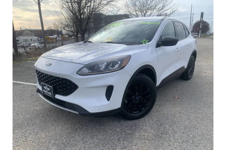 $12995 : 2022 Escape SE image 1