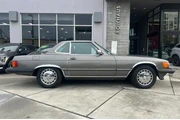 $27900 : Mercedes-Benz 560-Class 1986 thumbnail