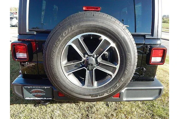 $34933 : Jeep Wrangler 2023 4x4 Sahar image 6