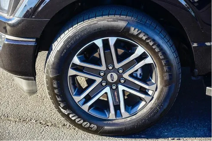 $33899 : Ford F-150 2023 4x2 XL 4dr S image 9