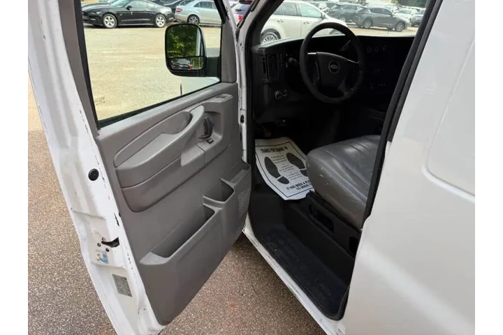 $11999 : 2014 Express 2500 image 10