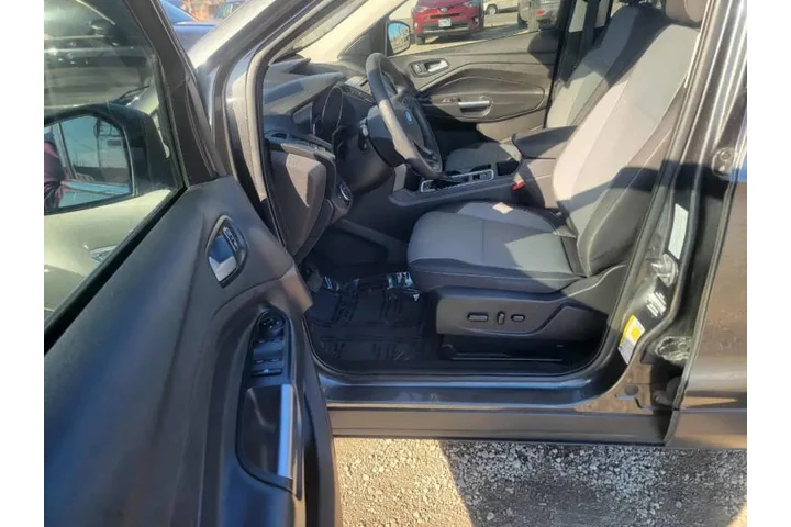 $9500 : 2018 Escape SE image 8