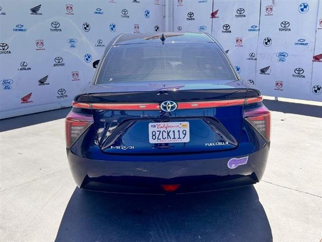 $9995 : Used 2019 Mirai Sedan for sal image 4