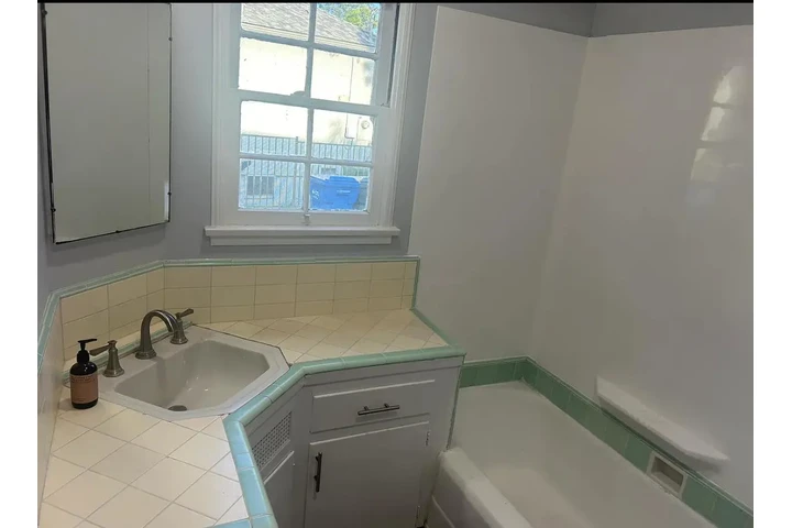 $2750 : Beautiful Single Family Home image 5