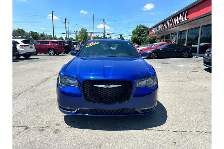 $16980 : 2019 300 300S RWD image 7