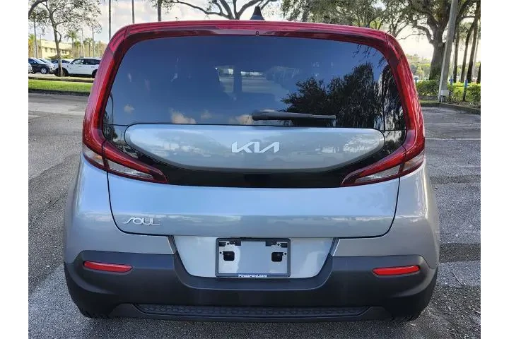 $14153 : Kia Soul 2022 S 4dr Crossove image 9