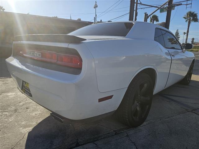 $10995 : 2013 Challenger SXT image 4