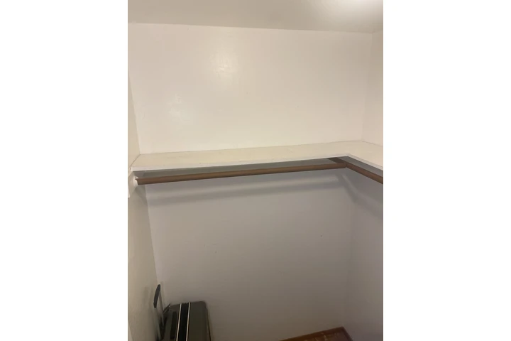 $1400 : Cuarto espacioso image 3