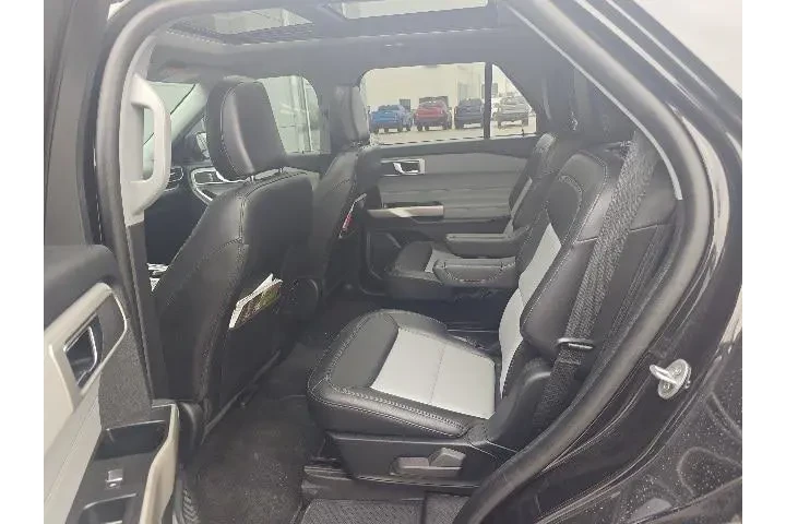 $27617 : Ford Explorer 2023 AWD XLT 4 image 10