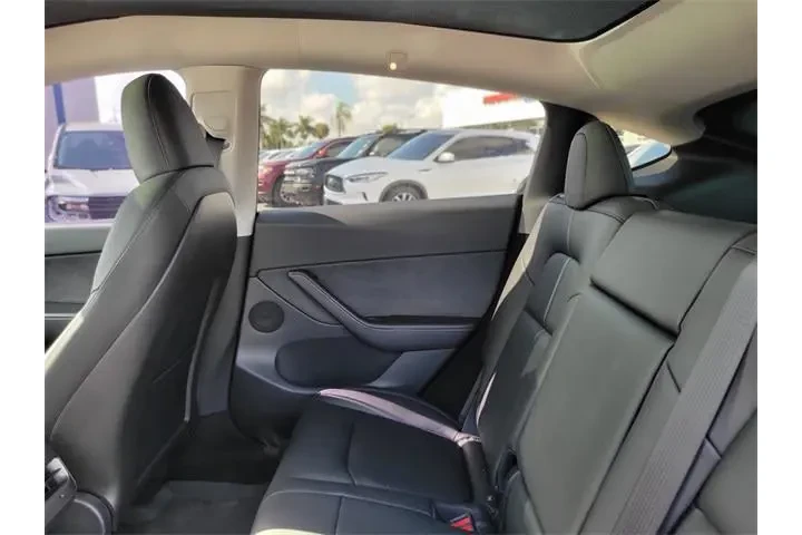 $28429 : Tesla Model Y 2022 AWD Long image 8