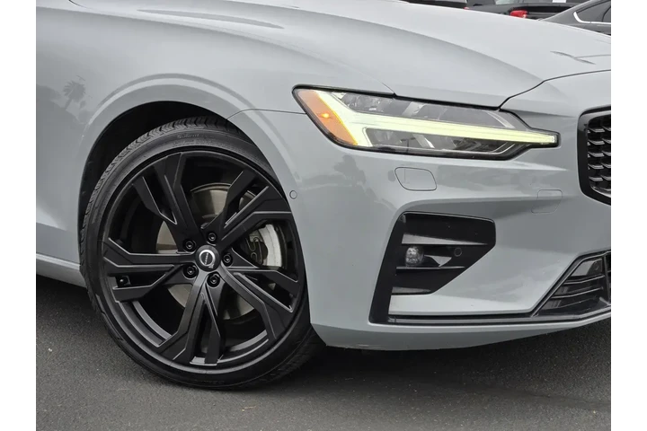 $28990 : Volvo S60 2024 AWD B5 Plus D image 2