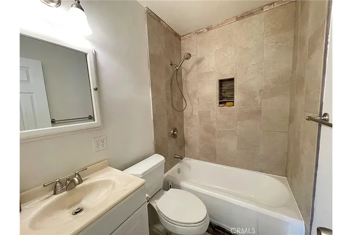 $900 : Beautiful Home...LAKEWOOD,CA image 5
