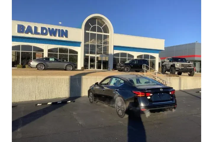 $27950 : Nissan Altima 2023 AWD 2.5 S image 5