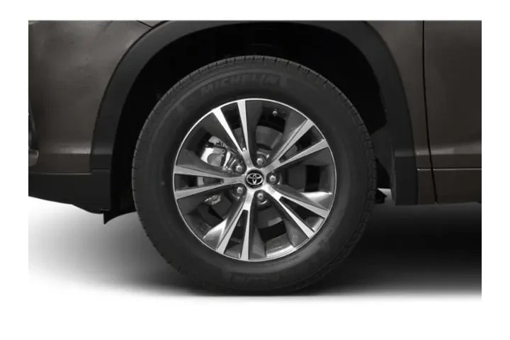 $13981 : Toyota Highlander 2019 LE 4d image 10
